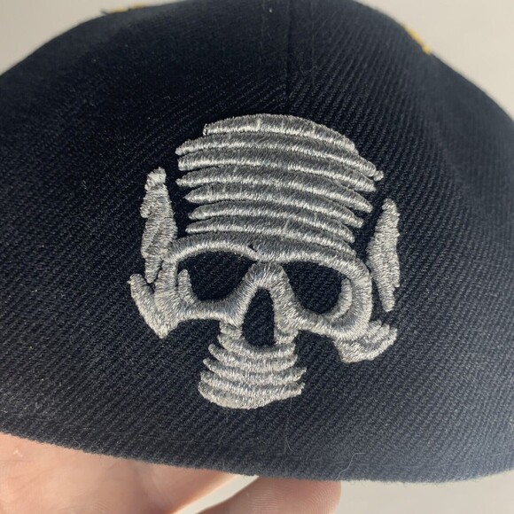 Leader In Headwear Yellow Black Skull Fitted Cap Holographic Sticker Size XXS - Picture 8 of 15